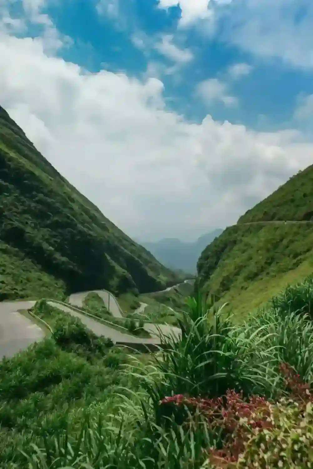 The bends of the Chin Khoanh slope
