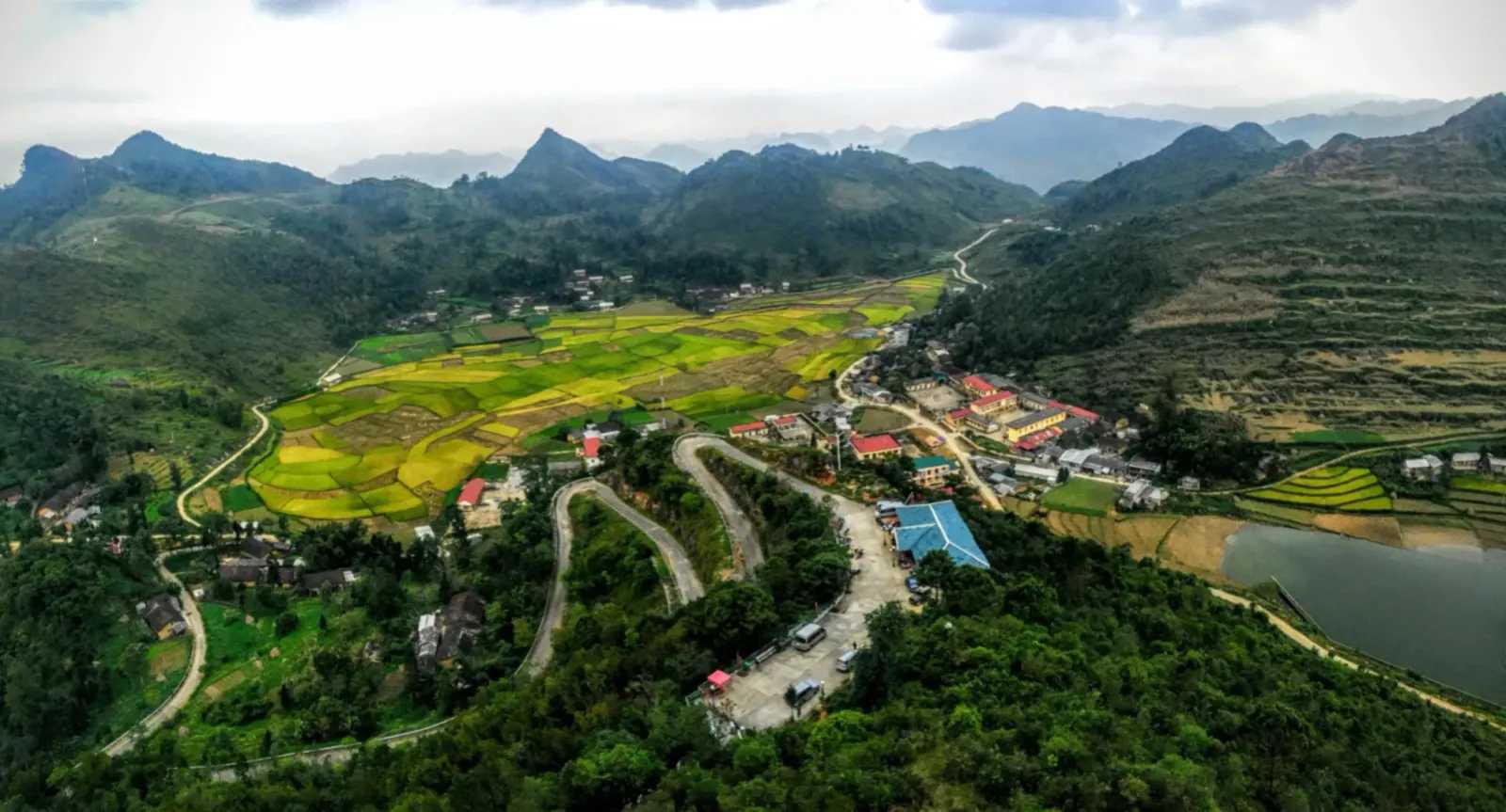 The valley at Lung Cu in the far north of Dong Van
