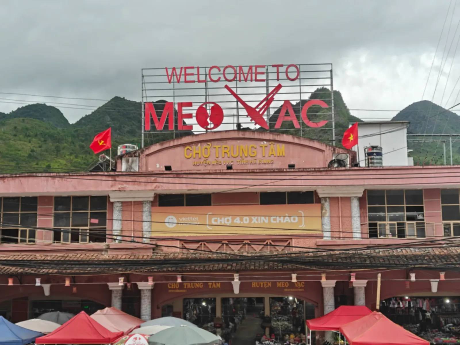 The central market building in Meo Vac